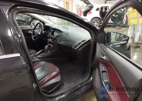 2013 Ford Focus Titanium z USA, uszkodzony, nr VIN 1FADP3N27DL128738